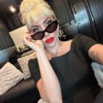 Lady Gaga Instagram - During rehearsal🖤🖤🖤💄💄💄🎺
