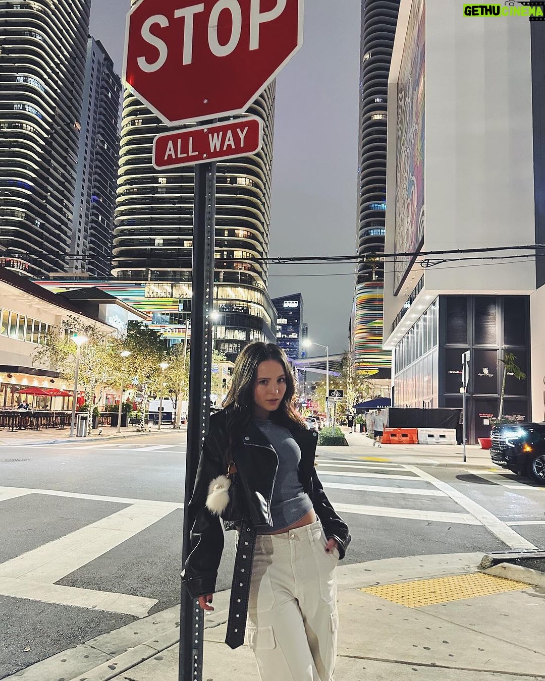 Larissa Manoela Instagram - MIAMI MOMENTS 🩵 @rumoamiami Miami Beach, Florida
