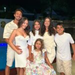 Larissa Manoela Instagram - Vem 2024! Que o novo nos traga ainda mais saúde, paz, amor e esperança 🤍 FELIZ ANO NOVO 🎉
