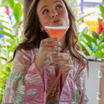 Larissa Manoela Instagram - Meus 23 anos! Amor, amigos, música, pagode, churrasco, doces, drinks, piscina, muita diversão, uma infinidade rosa e só alegria 🥳 Que esse novo ciclo seja assim, lindo e leve 💖 Obrigada aos envolvidos, foi bom demais!