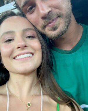 Larissa Manoela Instagram - O melhor dos pré aniversários 🥳 Maracanã assistindo meu amor no @jdezico com direito a gol marcado e homenagem pra mim 💚 Só motivos pra agradecer! Pode chegar 23 🎉