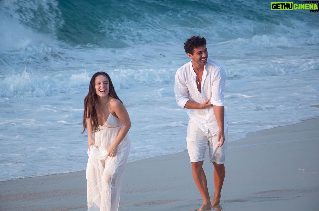 Larissa Manoela Instagram - O nascer de todos os dias contigo 💙 📸 @camilleframbach Rio de Janeiro, Rio de Janeiro