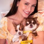 Larissa Manoela Instagram – Viajar sem os sachês da @pedigreebr não dá. Pra curtir bem esse verãozão, preciso manter a Minnie bem alimentada e hidratada neh? Qual sabor de sachê não pode faltar aí nas férias dos seus pets? #eu💛Pedigree