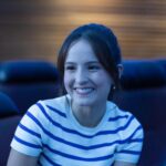 Larissa Manoela Instagram - Essa é a Alice reações, escolha a sua e vá para o cinema! @taescritoofilme 💜