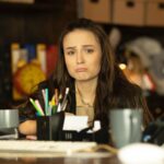 Larissa Manoela Instagram - Essa é a Alice reações, escolha a sua e vá para o cinema! @taescritoofilme 💜