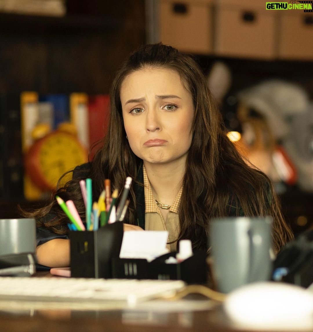 Larissa Manoela Instagram - Essa é a Alice reações, escolha a sua e vá para o cinema! @taescritoofilme 💜