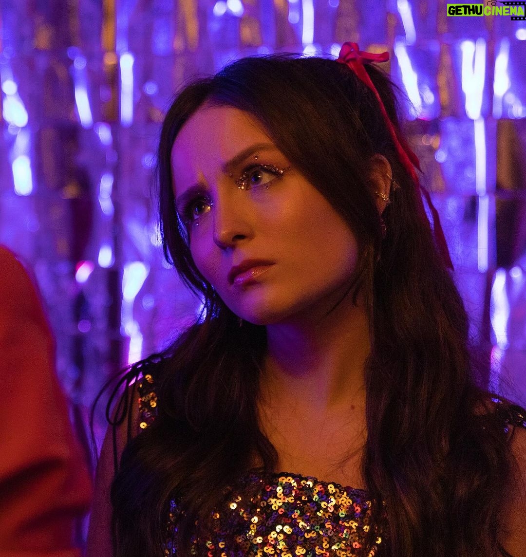 Larissa Manoela Instagram - Essa é a Alice reações, escolha a sua e vá para o cinema! @taescritoofilme 💜
