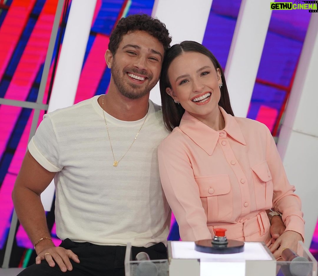 Larissa Manoela Instagram - Hoje a gente tá no @caldeiraocommion 💜 SOBE O SOM QUE TAMO ON 🥳