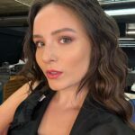 Larissa Manoela Instagram - altamente viciada em encontrar selfies no meu rolo da câmera