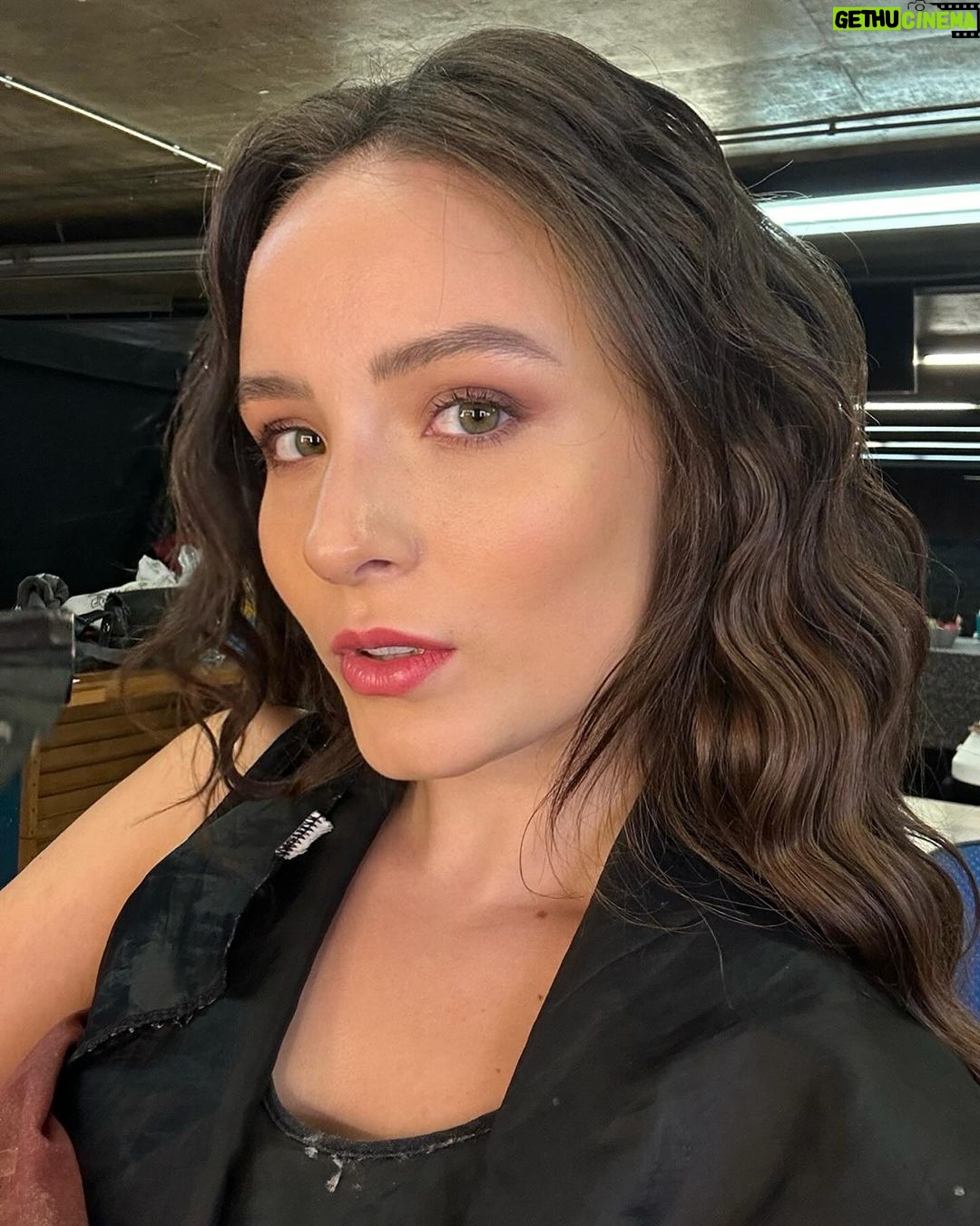 Larissa Manoela Instagram - altamente viciada em encontrar selfies no meu rolo da câmera
