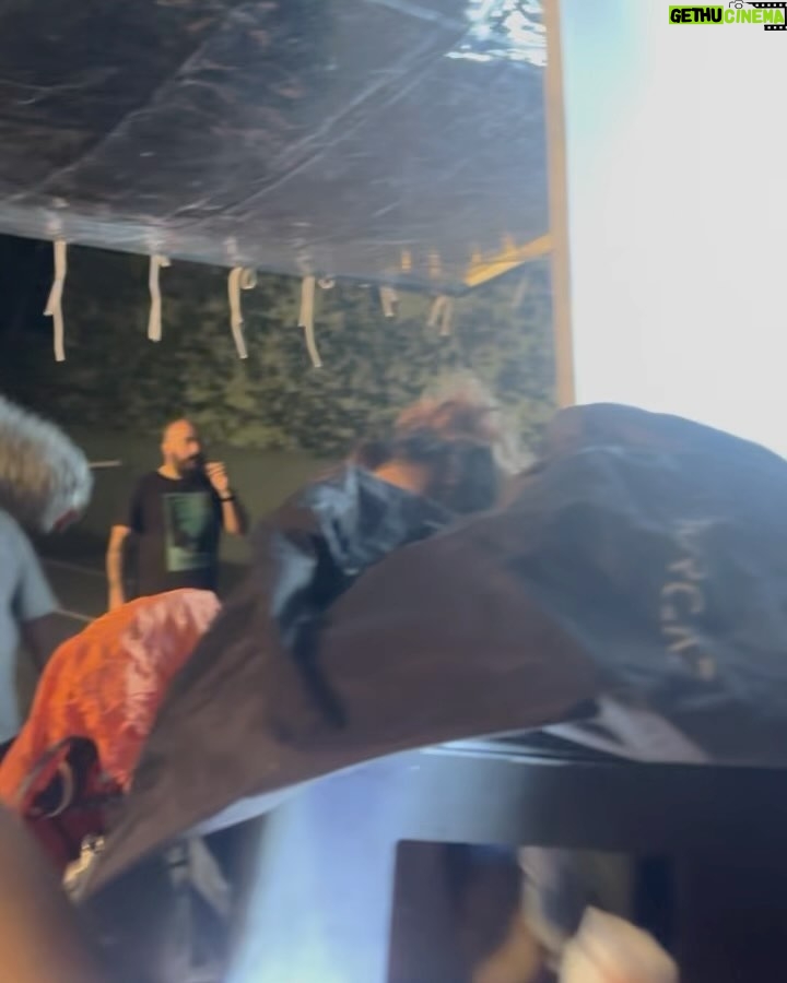 Larissa Manoela Instagram - SÓ VALE VÍDEO DE BASTIDORES: entregando conteúdo exclusivo de @taescritoofilme, mais conhecido como meu novo filme, que a partir de hoje já começou a exibir em alguns cinemas no Brasil! Quem já chamou o amigo pra ir assistir? 💜✨✍️ 🎬
