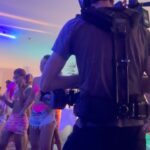 Larissa Manoela Instagram - SÓ VALE VÍDEO DE BASTIDORES: entregando conteúdo exclusivo de @taescritoofilme, mais conhecido como meu novo filme, que a partir de hoje já começou a exibir em alguns cinemas no Brasil! Quem já chamou o amigo pra ir assistir? 💜✨✍️ 🎬