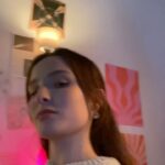 Larissa Manoela Instagram - SÓ VALE VÍDEO DE BASTIDORES: entregando conteúdo exclusivo de @taescritoofilme, mais conhecido como meu novo filme, que a partir de hoje já começou a exibir em alguns cinemas no Brasil! Quem já chamou o amigo pra ir assistir? 💜✨✍️ 🎬