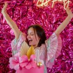 Larissa Manoela Instagram - Meus 23 anos! Amor, amigos, música, pagode, churrasco, doces, drinks, piscina, muita diversão, uma infinidade rosa e só alegria 🥳 Que esse novo ciclo seja assim, lindo e leve 💖 Obrigada aos envolvidos, foi bom demais!