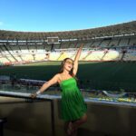 Larissa Manoela Instagram - O melhor dos pré aniversários 🥳 Maracanã assistindo meu amor no @jdezico com direito a gol marcado e homenagem pra mim 💚 Só motivos pra agradecer! Pode chegar 23 🎉 Estádio do Maracanã
