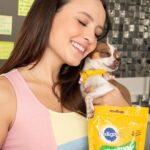 Larissa Manoela Instagram - Ai de mim se esqueço da #horadopetisco. Se bem que a Minnie não vai permitir que isso aconteça, né? BISCROK™️ é compromisso 💛
