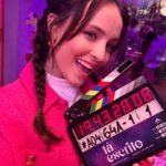 Larissa Manoela Instagram - Mocinha Alice te esperando nos cinemas a partir de 07/12. Falta pouco! Quem já viu o trailer no cinema? 🙋🏻‍♀️