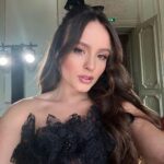 Larissa Manoela Instagram – Abri a galeria e achei 🖤🖤