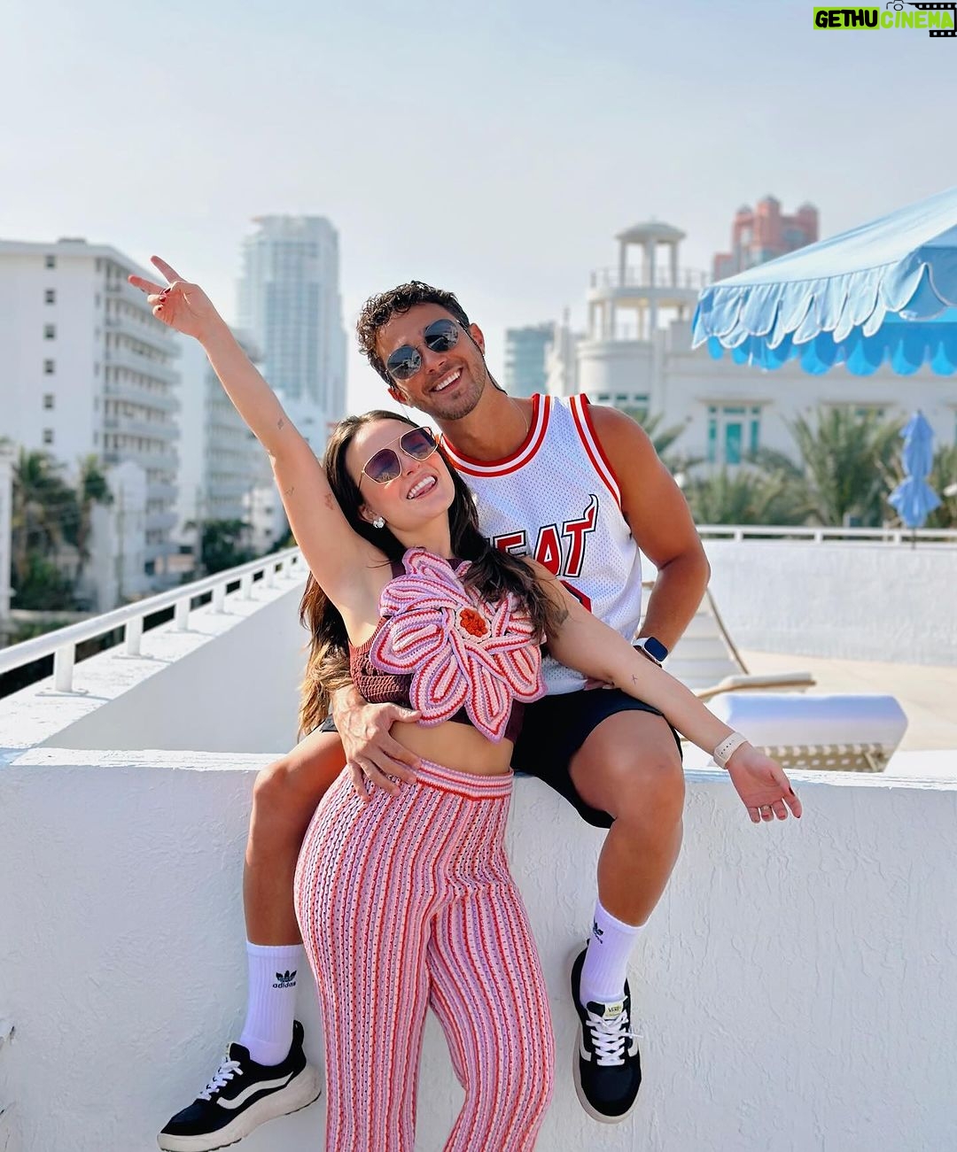 Larissa Manoela Instagram - Aquele carinho e gratidão ao @bentleysobe e @rumoamiami por essa semana incrível em Miami 🌴 Felizes demais e já com vontade de voltar 💚 Ready for the next stop!