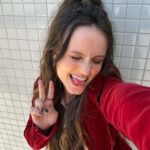 Larissa Manoela Instagram - Nova personagem desbloqueada ✅ Filipa is coming in #DV15 🎨 @netflixbrasil