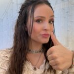 Larissa Manoela Instagram - Nova personagem desbloqueada ✅ Filipa is coming in #DV15 🎨 @netflixbrasil
