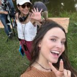 Larissa Manoela Instagram - Nova personagem desbloqueada ✅ Filipa is coming in #DV15 🎨 @netflixbrasil
