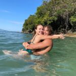 Larissa Manoela Instagram - A gente sempre foi de riso frouxo. Aqui não tem espaço pra pouco. É gargalhada alta, risada contagiante, sorriso sincero, felicidade gigante! Tem mais de ano que rir junto faz mais sentido. Ir em busca de uma plena alegria agora tem mais sabor, daqueles bem doces. A vida é colorida e divertida! É uma delícia. Amor que aquece o coração, que abraça a alma e que é motivo pra esse largo sorriso. Me encaixei nele e é desejo de todo dia levá-lo comigo pra todo canto. Te tenho em mim! Te amo infinito! Feliz sempre nós 💘 @andreluizframbach