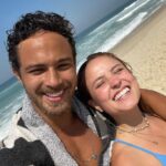 Larissa Manoela Instagram - A gente sempre foi de riso frouxo. Aqui não tem espaço pra pouco. É gargalhada alta, risada contagiante, sorriso sincero, felicidade gigante! Tem mais de ano que rir junto faz mais sentido. Ir em busca de uma plena alegria agora tem mais sabor, daqueles bem doces. A vida é colorida e divertida! É uma delícia. Amor que aquece o coração, que abraça a alma e que é motivo pra esse largo sorriso. Me encaixei nele e é desejo de todo dia levá-lo comigo pra todo canto. Te tenho em mim! Te amo infinito! Feliz sempre nós 💘 @andreluizframbach