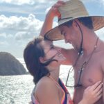 Larissa Manoela Instagram - A gente sempre foi de riso frouxo. Aqui não tem espaço pra pouco. É gargalhada alta, risada contagiante, sorriso sincero, felicidade gigante! Tem mais de ano que rir junto faz mais sentido. Ir em busca de uma plena alegria agora tem mais sabor, daqueles bem doces. A vida é colorida e divertida! É uma delícia. Amor que aquece o coração, que abraça a alma e que é motivo pra esse largo sorriso. Me encaixei nele e é desejo de todo dia levá-lo comigo pra todo canto. Te tenho em mim! Te amo infinito! Feliz sempre nós 💘 @andreluizframbach