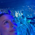 Larissa Manoela Instagram - Pequena Lari, o dia de ontem foi especial demais neh? Foi por você que eu tava lá! Você que nunca parou de sonhar e foi atrás pra realizar. Que achou que com 5 anos morando no interior do Paraná nunca seria possível ver o show da sua banda favorita. Você conseguiu! E foi mágico ❤️ Que bom que pude viver isso por você! Minha criança interior, te amo! TE AMO RBD! TE AMO @dulcemaria, muchas gracias por todo amor y cariño! O dia de ontem vai ficar marcado pra sempre na memória e no coração 🥹 “No pares nunca de soñar” #rbd Rio de Janeiro, Rio de Janeiro