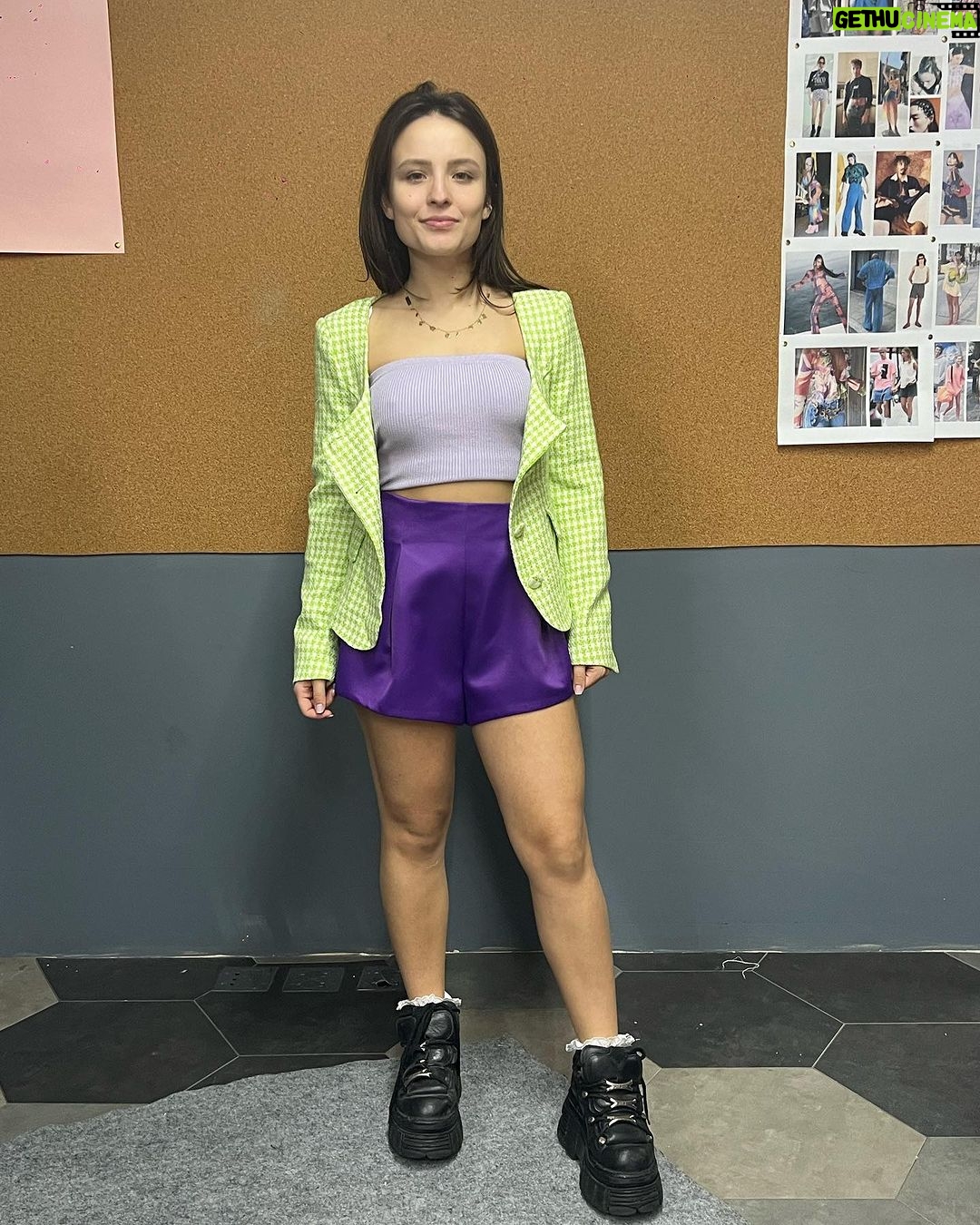 Larissa Manoela Instagram - Mocinha Alice te esperando nos cinemas a partir de 07/12. Falta pouco! Quem jรก viu o trailer no cinema? ๐๐ปโโ๏ธ