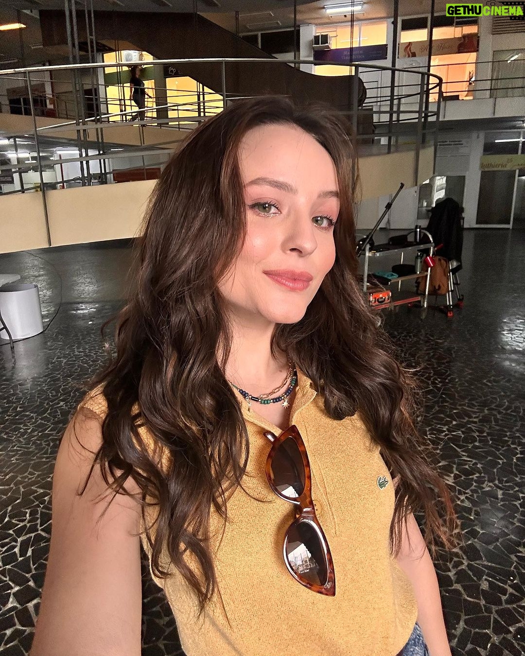 Larissa Manoela Instagram - Mocinha Alice te esperando nos cinemas a partir de 07/12. Falta pouco! Quem jรก viu o trailer no cinema? ๐๐ปโโ๏ธ
