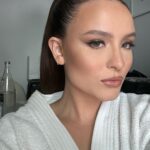 Larissa Manoela Instagram – Abri a galeria e achei 🖤🖤