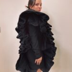 Larissa Manoela Instagram - Abri a galeria e achei 🖤🖤