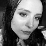 Larissa Manoela Instagram – Ando vivendo umas coisas coloridas mas pra vocês ainda é em P&B, pra não dar muito spoiler…em breve vocês vão conhecer mais da Filipa em DV15 S3 e descobrir o estilo dela. Façam suas apostas! 😏