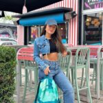 Larissa Manoela Instagram - Pra mim, o ano só começa quando eu organizo todas as minhas coisas pra facilitar meu dia a dia. E tudo fica mais fácil ainda com as mochilas da minha queridinha @Up4you! E aí, já escolheu uma do seu jeitinho pra voltar às aulas? Comenta aqui!🎒💜#Up4you