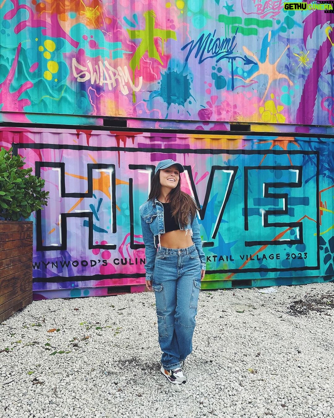 Larissa Manoela Instagram - MIAMI MOMENTS 🩵 @rumoamiami Miami Beach, Florida