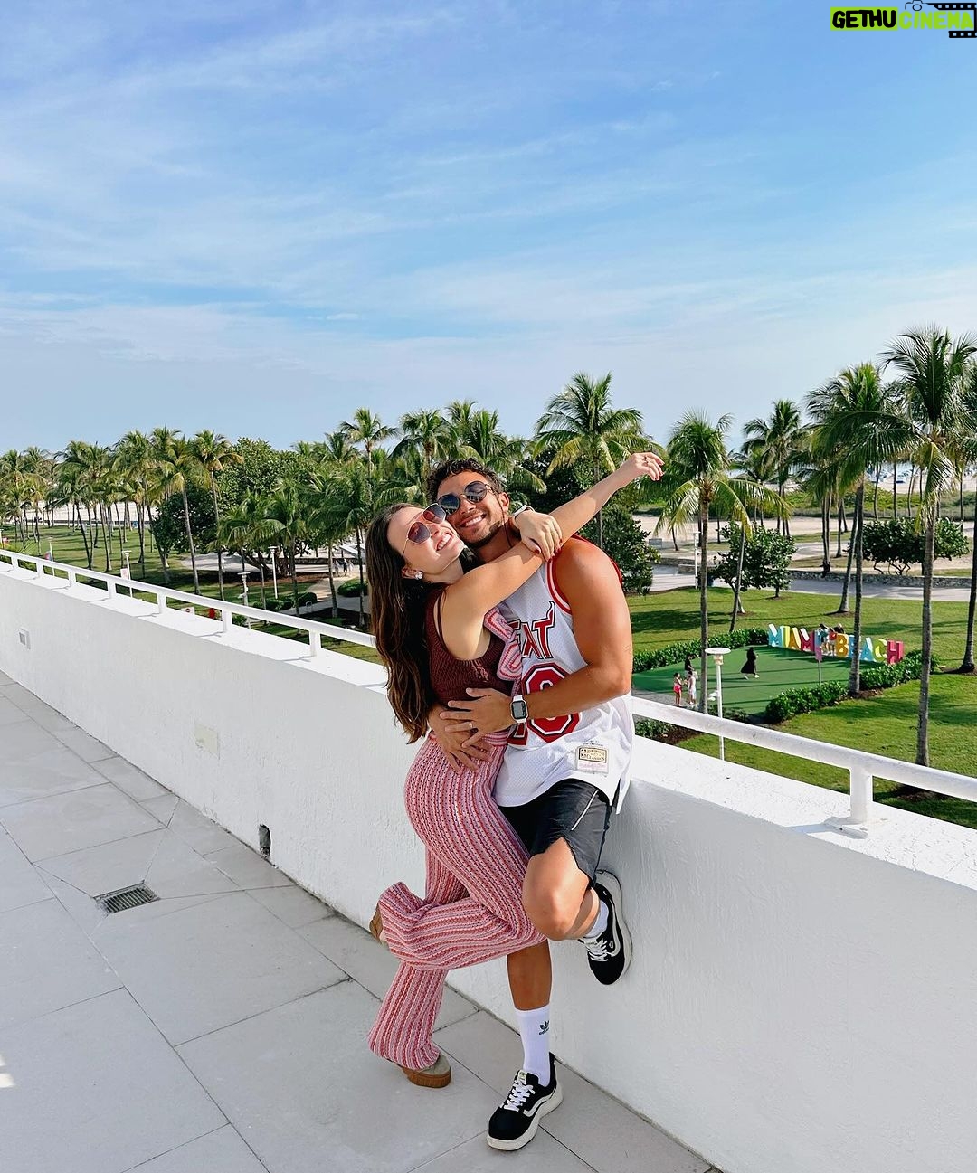 Larissa Manoela Instagram - Aquele carinho e gratidão ao @bentleysobe e @rumoamiami por essa semana incrível em Miami 🌴 Felizes demais e já com vontade de voltar 💚 Ready for the next stop!