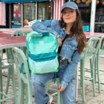 Larissa Manoela Instagram - Pra mim, o ano só começa quando eu organizo todas as minhas coisas pra facilitar meu dia a dia. E tudo fica mais fácil ainda com as mochilas da minha queridinha @Up4you! E aí, já escolheu uma do seu jeitinho pra voltar às aulas? Comenta aqui!🎒💜#Up4you