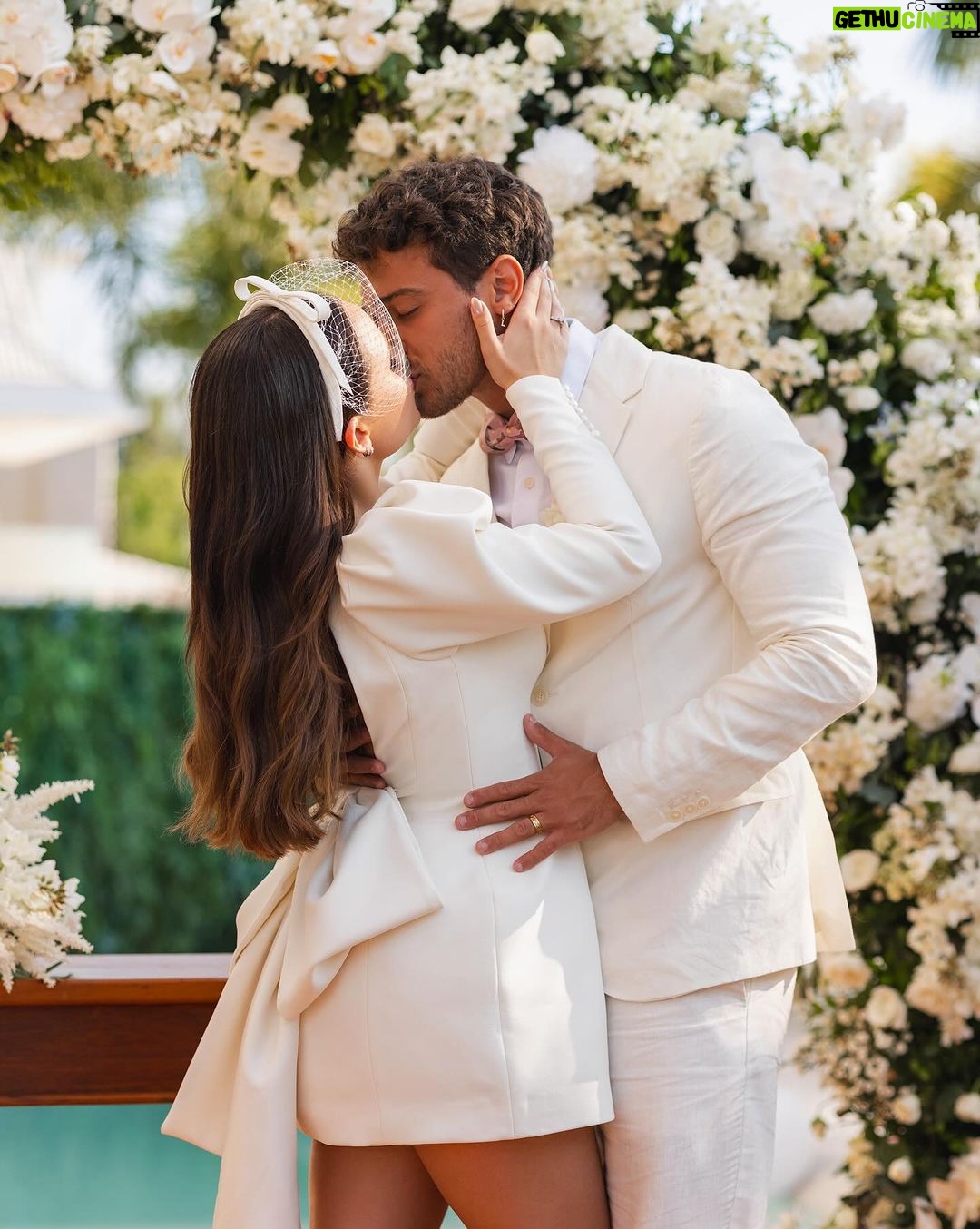 Larissa Manoela Instagram - Bodas de Beijinho đŠââ¤ī¸âđâđ¨ 1 mÃĒs do nosso sim!