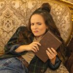 Larissa Manoela Instagram – Minha cara quando vejo que você ainda não assistiu @taescritoofilme 😒