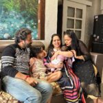 Lataa Saberwal Instagram - Life is blissful when we are with family. Love you Pooja @poojajoshiarorareal @maanish_arora #lataasaberwal