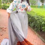 Lataa Saberwal Instagram - 1 min saree ‘Challenge’ !! So glad that you came up with this idea of saree @isadoralife1 .Doesn’t require a skirt underneath ! This is surely going to promote our Indian “SAREE” … 6 yards of grace ❤️❤️ #latasabharwal #lataasaberwal #authenticallylataa #saree #sareelove #sareefashion #sareelover #sareelovers #sareeindia #stitchedsaree #stichsaree #readysaree #readysarees #sareecollection
