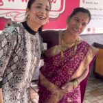 Lataa Saberwal Instagram - Sunita ji taught me that we come into this world to “Give” and not to “Take”. Glad to meet an inspiring & highly energetic woman. This is true women empowerment. Thank you for getting me here @sethsanjeev @buvanchi_misal My WARDROBE:- @ajiolife Lipstick 💄 - soft nude @lakmeindia Cc cream bronze @lakmeindia #lataasaberwal #authenticallylataa #latasabharwal #motivation #inspiration #womensupportingwomen #womenempowerment #women #womeninbusiness #womenempoweringwomen #maharashtra #inspirationalquotes