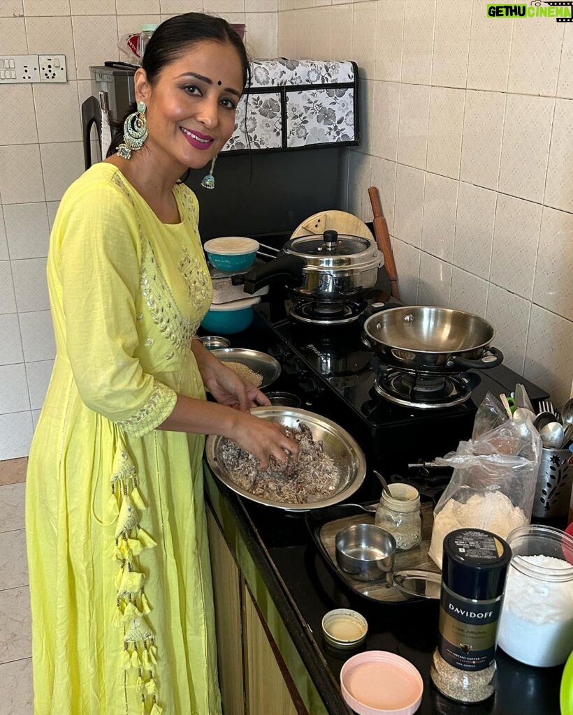 Lataa Saberwal Instagram - Wanna have sweets & maintain weight this festive season?? Then do try this 10 min protein,calcium & iron LADDU recipe on my YOUTUBE CHANNEL, Link in Bio & STORY #lataasaberwal #authenticallylataa
