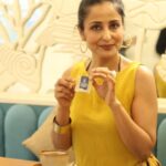 Lataa Saberwal Instagram - 𝑫𝒊𝒏𝒊𝒏𝒈 𝒆𝒕𝒊𝒒𝒖𝒆𝒕𝒕𝒔, 𝒃𝒆𝒄𝒂𝒖𝒔𝒆 𝒌𝒏𝒐𝒘𝒍𝒆𝒅𝒈𝒆 𝒊𝒔 "𝑪𝒐𝒏𝒇𝒊𝒅𝒆𝒏𝒄𝒆". Want more confidence building videos?? Cafe @cafepibatie Videography @shriharsh_photography @mohammad_shaikh_1010 @#lataasaberwal #authenticallylataa #diningetiquette #diningetiquette101 #coffeeetiquette #coffeeetiquette☕ #coffeeetime☕️ #imageconsultant #image #imagemanagementprofessionalsassociation #imageoftheday #imagemanagement #personalitydevelopment #personality #personaldevelopment #etiquettes