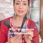 Lataa Saberwal Instagram - 𝑾𝒉𝒊𝒄𝒉 𝒊𝒔 𝒕𝒉𝒆 𝒄𝒐𝒓𝒓𝒆𝒄𝒕 𝒃𝒓𝒖𝒔𝒉 𝒇𝒐𝒓 𝒂𝒑𝒑𝒍𝒚𝒊𝒏𝒈 𝒍𝒐𝒐𝒔𝒆 ( 𝒕𝒓𝒂𝒏𝒔𝒍𝒖𝒄𝒆𝒏𝒕) 𝒑𝒐𝒘𝒅𝒆𝒓?? Do you want to know more about makeup brushes?? Loose powder @maybelline_ind Fit me no. 25 for wheatish complexion #lataasaberwal #authenticallylataa #makeupbrushes #makeuptutorial #makeupideas #makeupclass #makeup