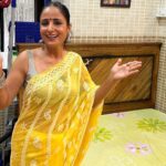 Lataa Saberwal Instagram - A mat , some kitchen essentials and very limited resources. This is where my Mumbai journey started, 24 years back as a PG with this family. Big gratitude to them for giving me “Unconditional “ love. Full vlog on my YouTube channel, channel link in bio, video link in story. PC @coach_devpandey