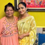 Lataa Saberwal Instagram - A mat , some kitchen essentials and very limited resources. This is where my Mumbai journey started, 24 years back as a PG with this family. Big gratitude to them for giving me “Unconditional “ love. Full vlog on my YouTube channel, channel link in bio, video link in story. PC @coach_devpandey