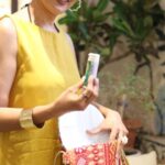 Lataa Saberwal Instagram - What's in my very "Indian" Sling bag?? Promoting Indian make 🇮🇳 . I am always awed by the work of our Indian artisans ! Let's get together and promote #madeinindia Beautiful bag @kridha_creations01 Location @cafepibatie #lataasaberwal #whatsinmybag #whatsinmybagtoday #whatsonmyplate #whatsfordinner #whatsinmybowl #whatsinmythalitodaylataasaberwal #indianbags #indianbag #indian